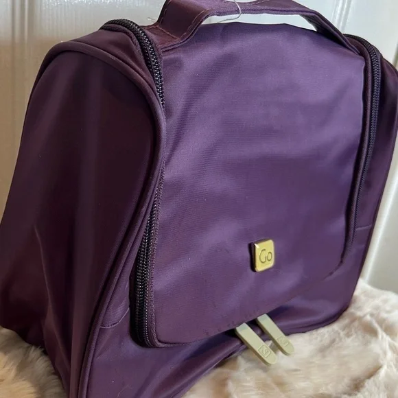 GO HANGING TOILETRY ZIPPERED BAG - Picture 2 of 10